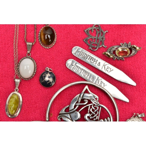 118 - A SELECTION OF SILVER AND WHITE METAL JEWELLERY, to include a heavy silver ring in the form of a sad... 