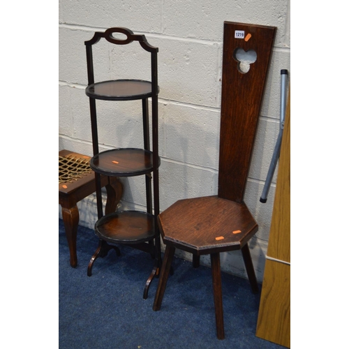 1219 - AN OAK SPINNING CHAIR with a carved three leaf clover, together with a mahogany folding cake stand (... 