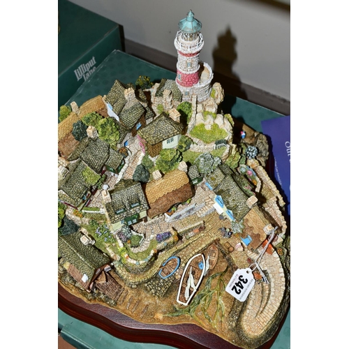 342 - A LARGE LILLIPUT LANE LIMITED EDITION SCULPTURE, 'Out of the Storm' L2064, No 2318/3000, with wooden... 