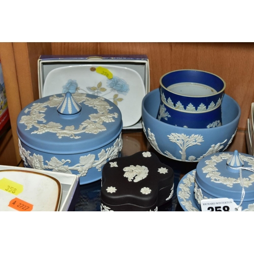 358 - A GROUP OF WEDGWOOD BONE CHINA AND JASPERWARE, including four assorted pale blue jasperware trinket ... 