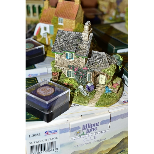 378 - FIFTEEN BOXED LILLIPUT LANE COLLECTORS FREE GIFT/SYMBOL MEMBERSHIP SCULPTURES, all with deeds, 'Pett... 