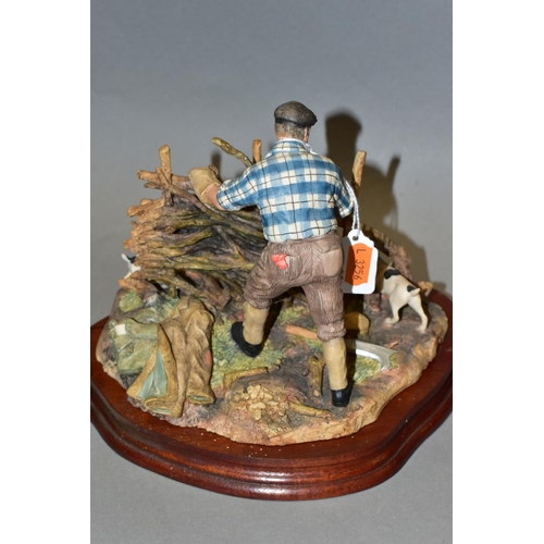 387 - A LIMITED EDITION BORDER FINE ARTS SCULPTURE, 'Hedge Laying' JH65, modelled by Ray Ayres, No 749/175... 