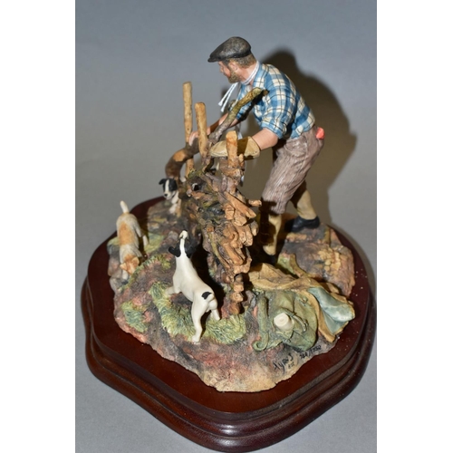 387 - A LIMITED EDITION BORDER FINE ARTS SCULPTURE, 'Hedge Laying' JH65, modelled by Ray Ayres, No 749/175... 