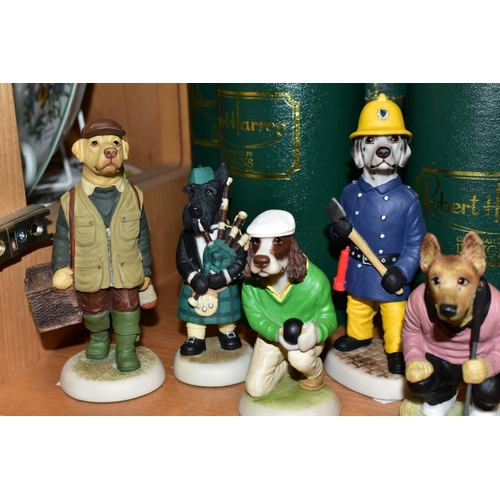 389 - SEVENTEEN ROBERT HARROP DOG SCULPTURES, mostly Country Companions and with boxes, comprising 'Labrad... 