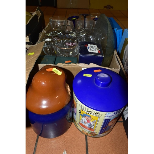 440 - THREE BOXES AND LOOSE CERAMICS, GLASS AND ORNAMENTS ETC, to include Villeroy & Boch 'Cortina' tea/di... 