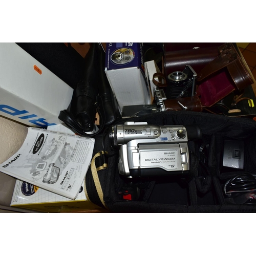 469 - PHOTOGRAPHIC EQUIPMENT ETC, to include Nikon Coolpix 5700 with box, cables and battery charger, Pent... 