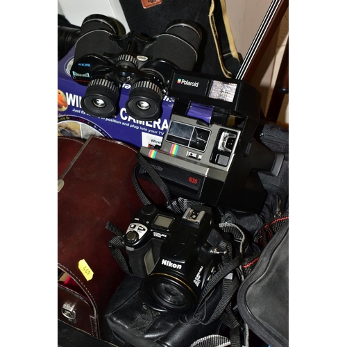 469 - PHOTOGRAPHIC EQUIPMENT ETC, to include Nikon Coolpix 5700 with box, cables and battery charger, Pent... 