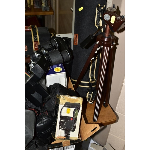 469 - PHOTOGRAPHIC EQUIPMENT ETC, to include Nikon Coolpix 5700 with box, cables and battery charger, Pent... 