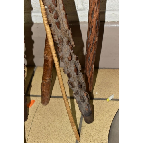 473 - A BUNDLE OF SIX LATE VICTORIAN/20TH CENTURY WALKING STICKS/CANES, an umbrella and a teacher's cane, ... 