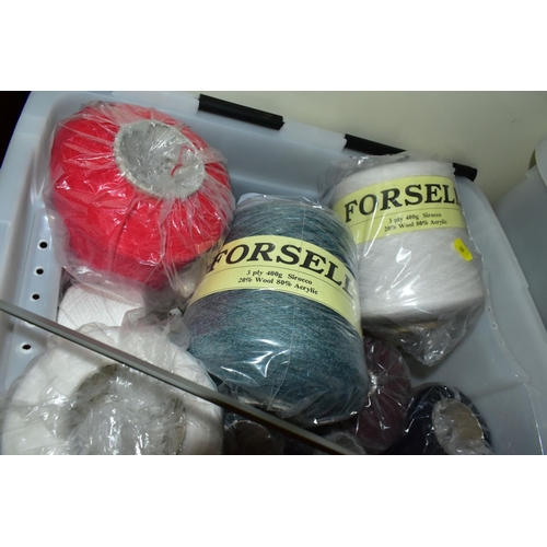 489 - SIX PLASTIC BOXES OF ASSORTED SPOOLS OF WOOL AND ACRYLIC, full and part spools, assorted colours, (6... 