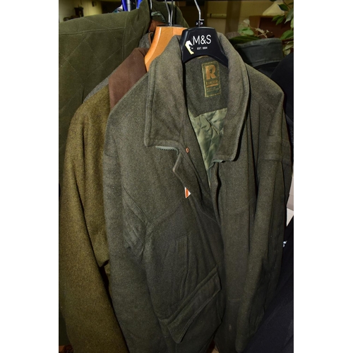 518 - A GROUP OF GENTLMENS CLOTHING, HATS AND SCARVES, to include a Rascher sportwear green jacket (size 5... 