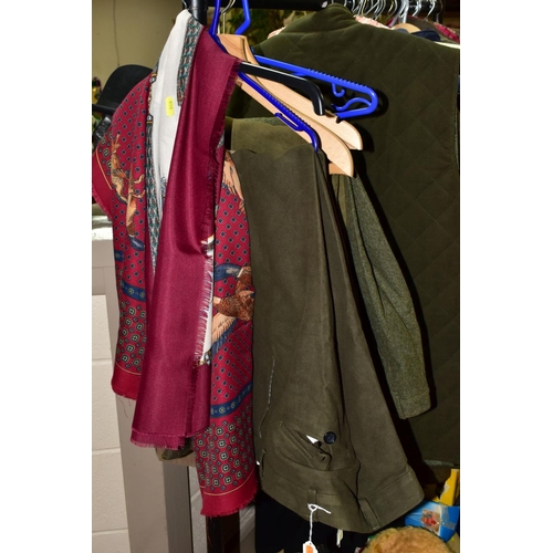 518 - A GROUP OF GENTLMENS CLOTHING, HATS AND SCARVES, to include a Rascher sportwear green jacket (size 5... 