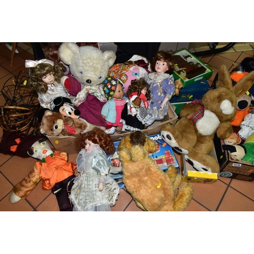 519 - A QUANTITY OF DOLLS AND SOFT TOYS, to include modern collectors dolls by Alberon, Leonardo and Knigh... 