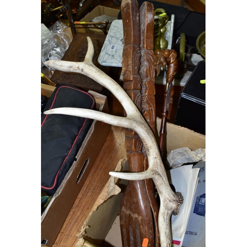 522 - SUNDRY ITEMS, to include walking sticks including horn and bone handled examples, a deer antler,a le... 