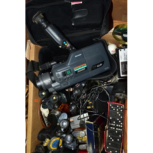 523 - A BOX OF SUNDRY ITEMS, to include Olympus Quickmastic Camera, five hip flasks, cased set of Boules, ... 