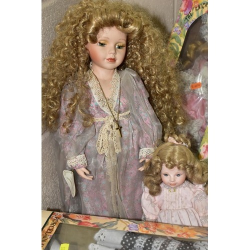 530 - A QUANTITY OF BOXED AND UNBOXED COLLECTORS DOLLS, mainly from the Knightsbridge Collection and the D... 