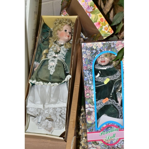 530 - A QUANTITY OF BOXED AND UNBOXED COLLECTORS DOLLS, mainly from the Knightsbridge Collection and the D... 