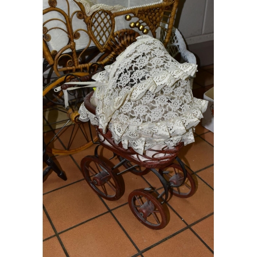 531 - A MODERN REPRODUCTION DOLLS PRAM, with integral lace parasol, complete and in fairly good condition,... 