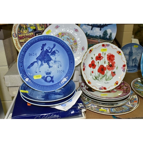 540 - TWENTY SIX BOXED AND LOOSE COLLECTORS PLATES, including Royal Doulton 'Flight Over Lincoln' and 'Lan... 