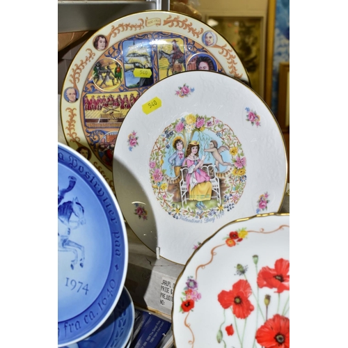 540 - TWENTY SIX BOXED AND LOOSE COLLECTORS PLATES, including Royal Doulton 'Flight Over Lincoln' and 'Lan... 