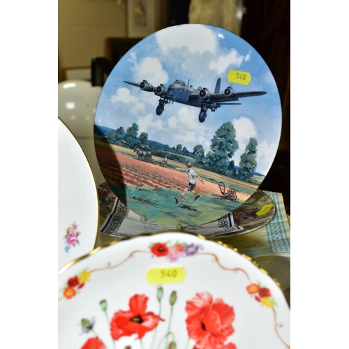 540 - TWENTY SIX BOXED AND LOOSE COLLECTORS PLATES, including Royal Doulton 'Flight Over Lincoln' and 'Lan... 