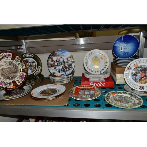 548 - A COLLECTION OF THIRTY NINE CHRISTMAS THEMED COLLECTORS PLATES, mostly unboxed, including a set of s... 