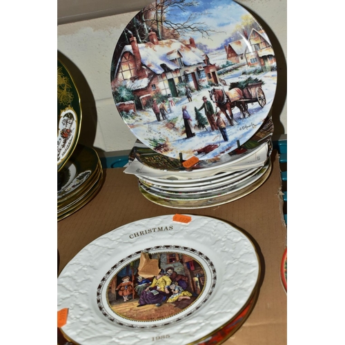 548 - A COLLECTION OF THIRTY NINE CHRISTMAS THEMED COLLECTORS PLATES, mostly unboxed, including a set of s... 