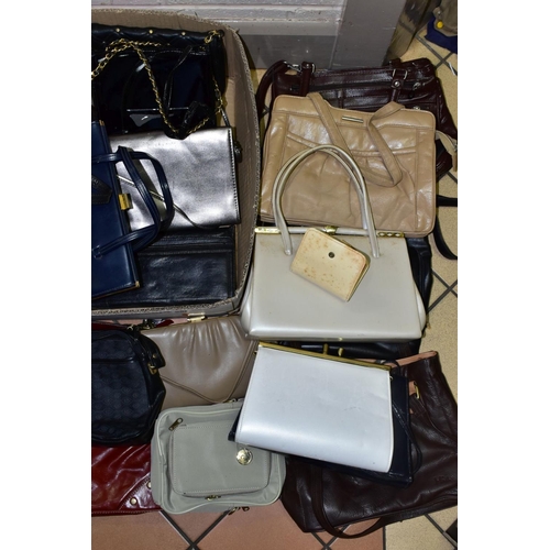 555 - A BOX OF LADIES HAND, SHOULDER AND CLUTCH BAGS, majority are leather, assorted colours and sizes, ap... 