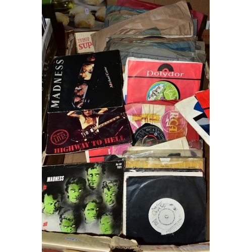 576 - A COLLECTION OF APPROXIMATELY TWO HUNDRED 7 INCH SINGLES AND 78'S, artists include Pink Floyd, Machi... 