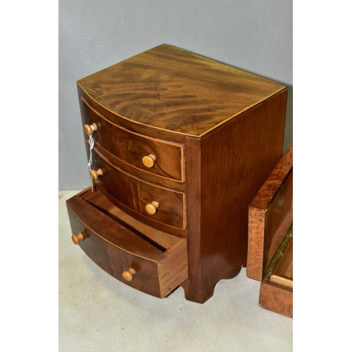 578 - A 20TH CENTURY GEORGE III STYLE MAHOGANY MINIATURE CHEST WITH THREE GRADUATED DRAWERS, on bracket fe... 