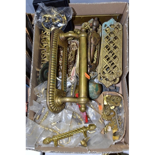 581 - A BOX OF BRASS DOOR FURNITURE AND DRAWER HANDLES etc, drawer handles are inset with ceramic plaques,... 