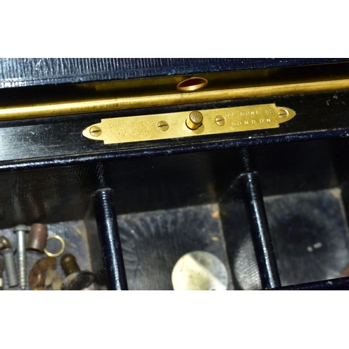 586 - A COROMANDEL WOOD LADIES VANITY BOX BY ASPREY OF LONDON, the hinged lid opens to reveal a lift out t... 