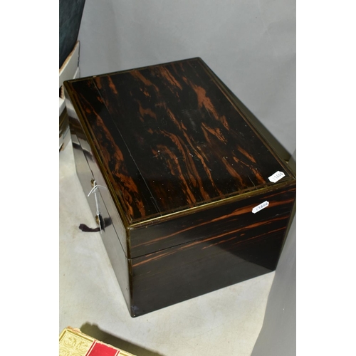 586 - A COROMANDEL WOOD LADIES VANITY BOX BY ASPREY OF LONDON, the hinged lid opens to reveal a lift out t... 