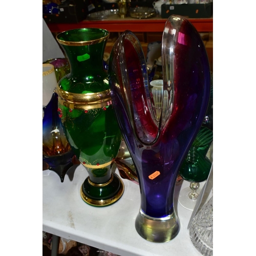 624 - DECORATIVE GLASS to include Murano? Lobster claw vase, height approximate 48cm, SK10 Union Wrythen &... 