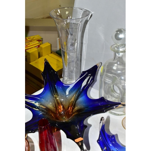 624 - DECORATIVE GLASS to include Murano? Lobster claw vase, height approximate 48cm, SK10 Union Wrythen &... 