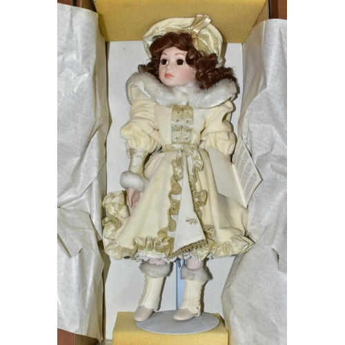 627 - A COLLECTION OF BOXED AND UNBOXED FRANKLIN MINT HEIRLOOM COLLECTORS DOLLS, to include an unboxed Ali... 