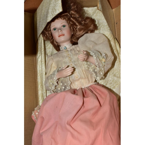 627 - A COLLECTION OF BOXED AND UNBOXED FRANKLIN MINT HEIRLOOM COLLECTORS DOLLS, to include an unboxed Ali... 