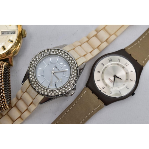 63 - FIVE WRISTWATCHES, to include a gents circular gold tone dial signed 'Sekonda' baton markers, day da... 