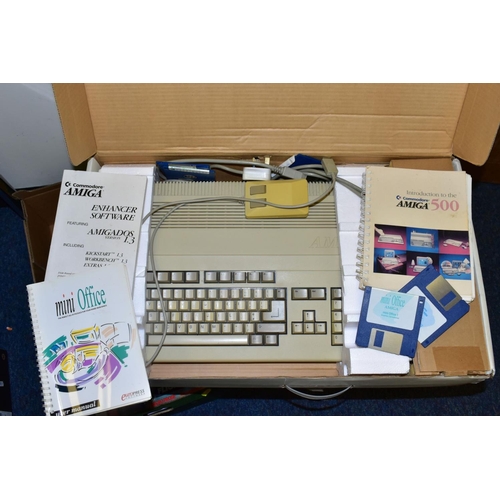 638 - BOXED COMMODORE AMIGA 500 COMPUTER with power pack and instruction manual, Commodore Vic 20, no box,... 