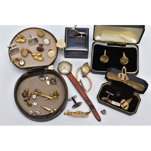 64 - A SELECTION OF ITEMS, to include a 9ct rose gold cased wristwatch circular discoloured dial, Arabic ... 