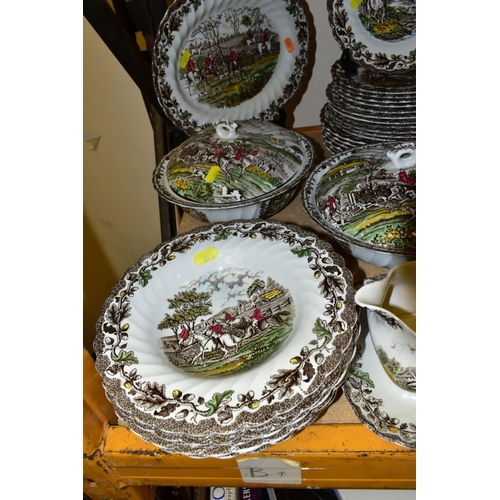 644 - A GROUP OF HUNTING SCENE TABLEWARES, to include Regency teaset (cake/sandwich plate, milk jug, sugar... 