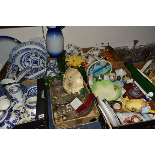 647 - SEVEN BOXES AND LOOSE CERAMICS AND GLASSWARES, to include blue and white 'Willow' tablewares (variou... 