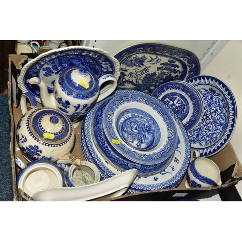 654 - A GROUP OF STUDIO POTTERY AND BLUE AND WHITE CERAMICS, etc, to include tobacco jar, inside press and... 