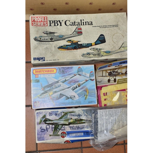 679 - A QUANTITY OF MAINLY BOXED UNBUILT MODEL AIRCRAFT KITS, majority c.1970's, contents not checked but ... 