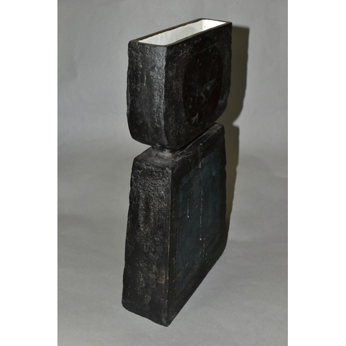 684 - A TROIKA POTTERY 'DOUBLE BASE' VASE BY BENNY SIROTA, dark grey/black textured glaze, the lower secti... 