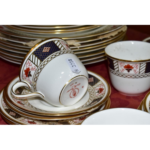 698 - A ROYAL CROWN DERBY 'DERBY BORDER' PATTERN PART DINNER SERVICE, comprising six tea cups, six saucers... 