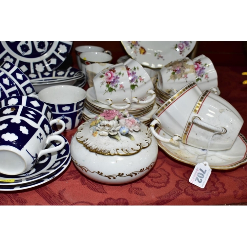 702 - A GROUP OF ASSORTED ROYAL CROWN DERBY SECONDS, TEA AND DINNER WARES AND A TRINKET BOX AND COVER, pat... 