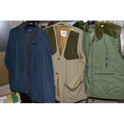 705 - A QUANTITY OF GENTLEMAN'S SHOOTING JACKETS, WAISTCOATS, GILETS, JACKETS, FLAT CAPS, etc, the coats a... 