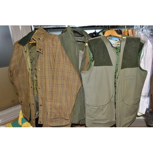 705 - A QUANTITY OF GENTLEMAN'S SHOOTING JACKETS, WAISTCOATS, GILETS, JACKETS, FLAT CAPS, etc, the coats a... 