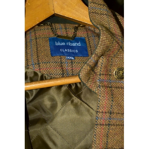 705 - A QUANTITY OF GENTLEMAN'S SHOOTING JACKETS, WAISTCOATS, GILETS, JACKETS, FLAT CAPS, etc, the coats a... 